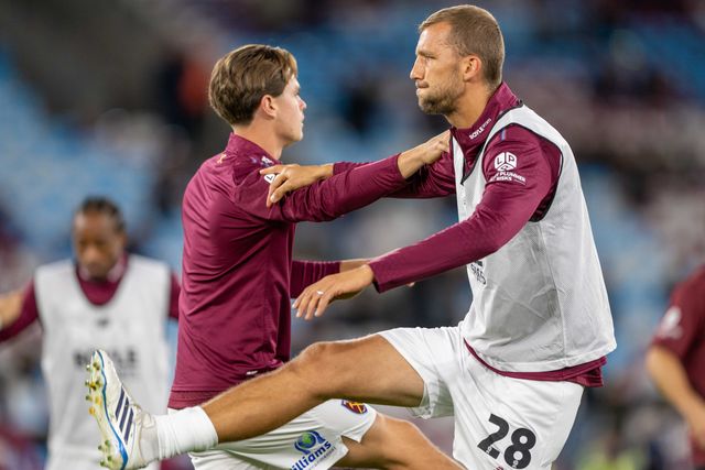 A returning Tomáš Souček of West Ham United during the pregame warmup during the Sky Bet Championship match West Ham United vs Queens Park Rangers at London Stadium, London, United Kingdom on 09 October 2026

(Photo by Mike Turner/News Images)