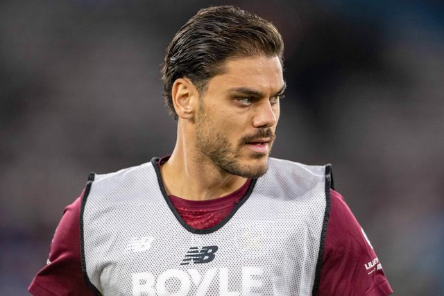 Sky Bet Championship Player of the Month Konstantinos Mavropanos of West Ham United during the pregame warmup before the Sky Bet Championship match West Ham United vs Queens Park Rangers at London Stadium, London, United Kingdom on 09 October 2026

(Photo by Mike Turner/News Images)