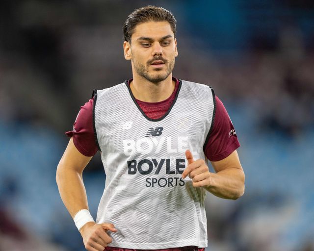 Sky Bet Championship Player of the Month Konstantinos Mavropanos of West Ham United during the pregame warmup before the Sky Bet Championship match West Ham United vs Queens Park Rangers at London Stadium, London, United Kingdom on 09 October 2026

(Photo by Mike Turner/News Images)