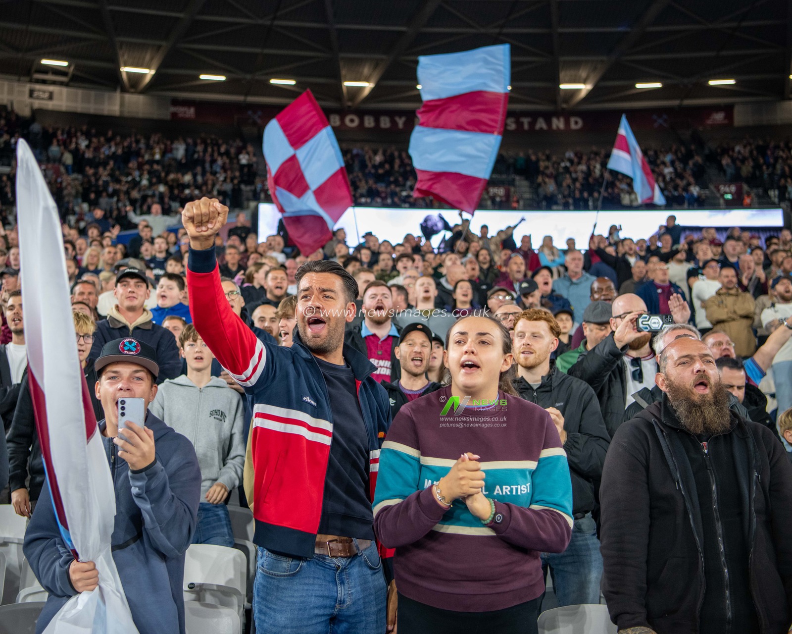 West Ham United supporters pregame during the Sky Bet Championship match West Ham United vs Queens Park Rangers at London Stadium, London, United Kingdom on 09 October 2026

(Photo by Mike Turner/News Images)