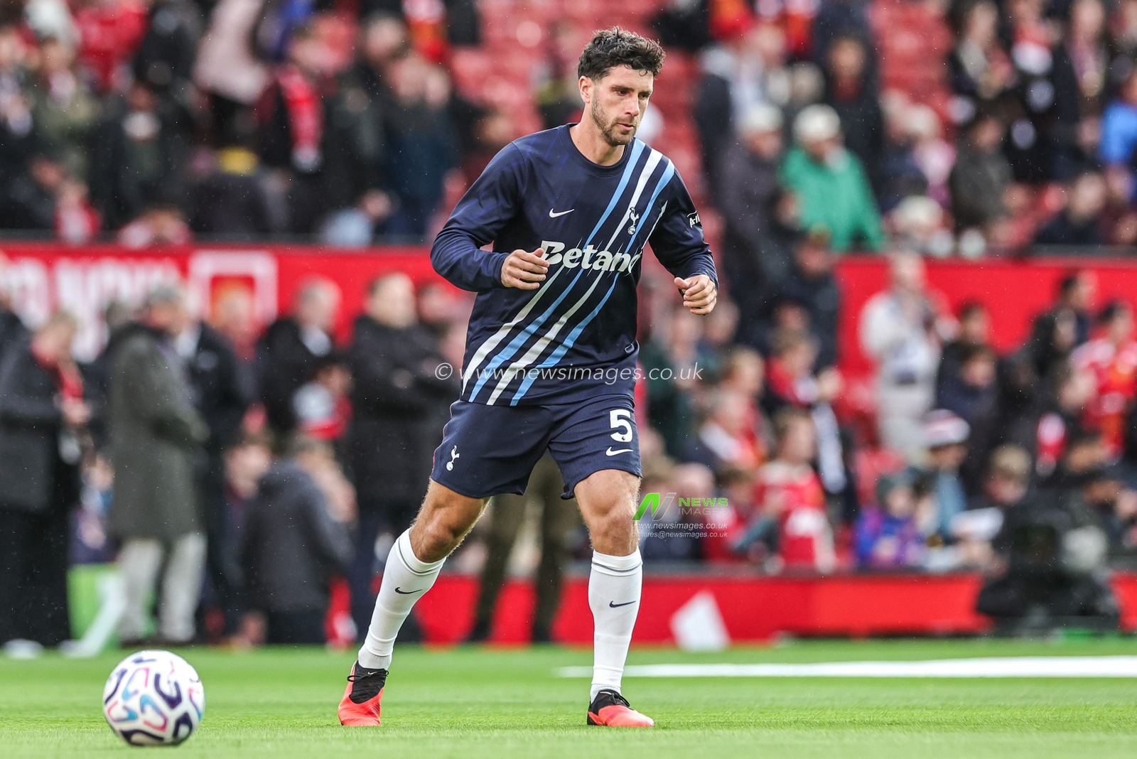 Marcos Senesi of Tottenham Hotspur in the pregame warmup session during the Premier League match Manchester United vs Tottenham Hotspur at Old Trafford, Manchester, United Kingdom on 10 October 2026

(Photo by Mark Cosgrove/News Images)