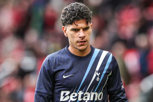 Mateus Fernandes of Tottenham Hotspur in the pregame warmup session during the Premier League match Manchester United vs Tottenham Hotspur at Old Trafford, Manchester, United Kingdom on 10 October 2026

(Photo by Mark Cosgrove/News Images)