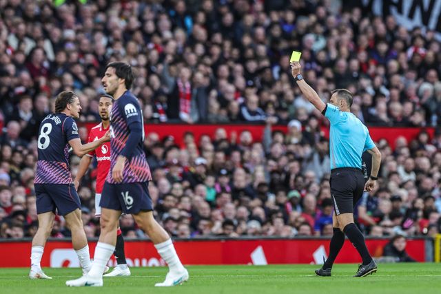 Referee Stuart Attwell gives a yellow card to Conor Gallagher of Tottenham Hotspur during the Premier League match Manchester United vs Tottenham Hotspur at Old Trafford, Manchester, United Kingdom on 10 October 2026

(Photo by Mark Cosgrove/News Images)