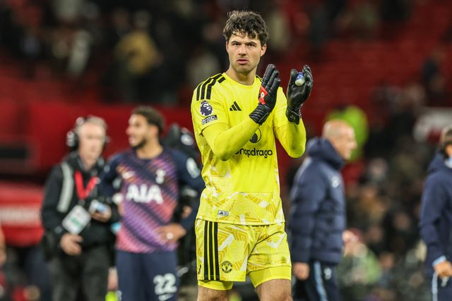 Manchester United goalkeeper Senne Lammens applauds the fans after the game during the Premier League match Manchester United vs Tottenham Hotspur at Old Trafford, Manchester, United Kingdom on 10 October 2026

(Photo by Mark Cosgrove/News Images)