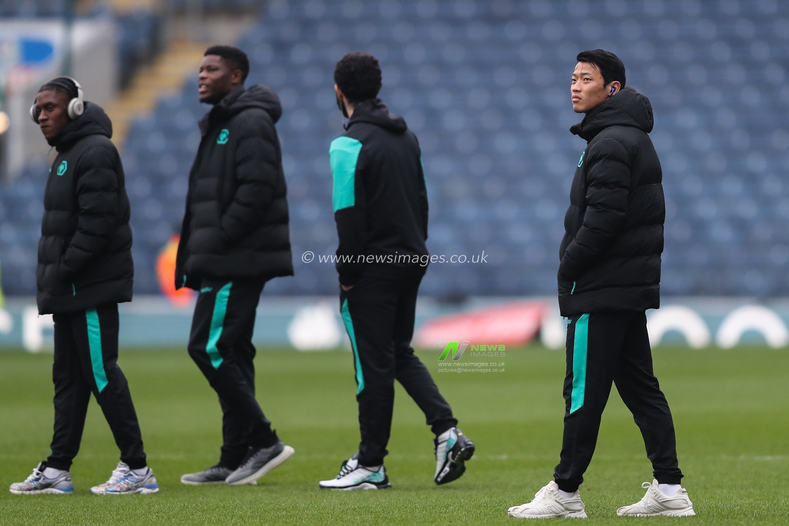 Hwang Hee-Chan of Wolverhampton Wanderers arrives ahead of the Emirates FA Cup Fourth Round Blackburn Rovers vs Wolverhampton Wanderers at Ewood Park, Blackburn, United Kingdom, 9th February 2025

(Photo by Gareth Evans/News Images)