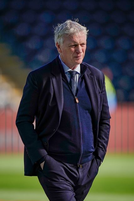 David Moyes manager of Everton inspects the pitch prior to kick off during the Premier League match Hull City vs Everton at MKM Stadium, Hull, United Kingdom on 11 October 2026

(Photo by Maynard Manyowa/News Images)