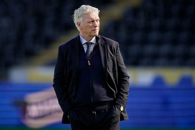 David Moyes manager of Everton inspects the pitch prior to kick off during the Premier League match Hull City vs Everton at MKM Stadium, Hull, United Kingdom on 11 October 2026

(Photo by Maynard Manyowa/News Images)