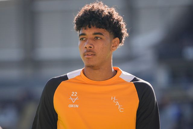 Lucas Herrington of Hull City in the pregame warmup session  during the Premier League match Hull City vs Everton at MKM Stadium, Hull, United Kingdom on 11 October 2026

(Photo by Maynard Manyowa/News Images)
