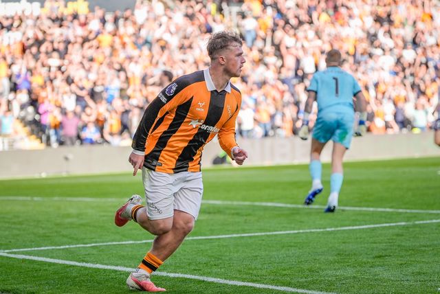 Joe Gelhardt of Hull City celebrates his goal to make it  1-0 during the Premier League match Hull City vs Everton at MKM Stadium, Hull, United Kingdom on 11 October 2026

(Photo by Maynard Manyowa/News Images)