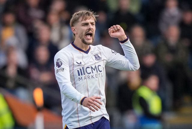 Kiernan Dewsbury-Hall of Everton celebrates his goal to make it  1-1 during the Premier League match Hull City vs Everton at MKM Stadium, Hull, United Kingdom on 11 October 2026

(Photo by Maynard Manyowa/News Images)