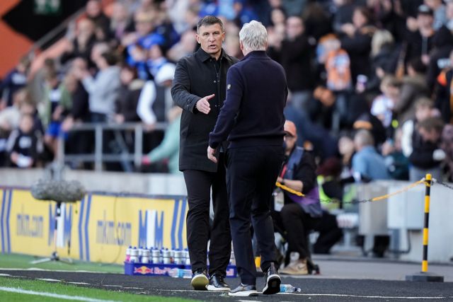 Sergej Jakirovi manager of Hull City and David Moyes manager of Everton shake hands at full-time during the Premier League match Hull City vs Everton at MKM Stadium, Hull, United Kingdom on 11 October 2026

(Photo by Maynard Manyowa/News Images)