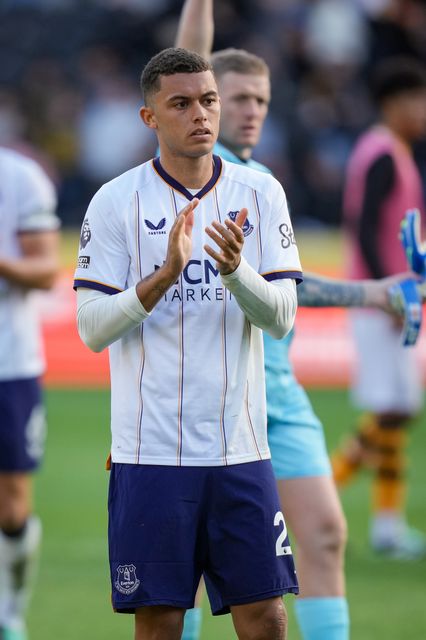 Brennan Johnson of Everton applauds the fans after the final whistle  during the Premier League match Hull City vs Everton at MKM Stadium, Hull, United Kingdom on 11 October 2026

(Photo by Maynard Manyowa/News Images)