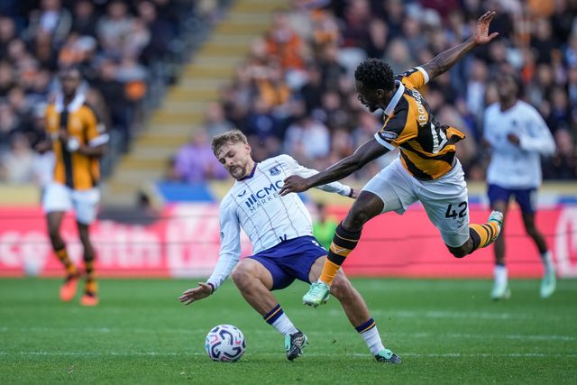 Tim Iroegbunam of Hull City is tackled by  Kiernan Dewsbury-Hall of Everton during the Premier League match Hull City vs Everton at MKM Stadium, Hull, United Kingdom on 11 October 2026

(Photo by Maynard Manyowa/News Images)