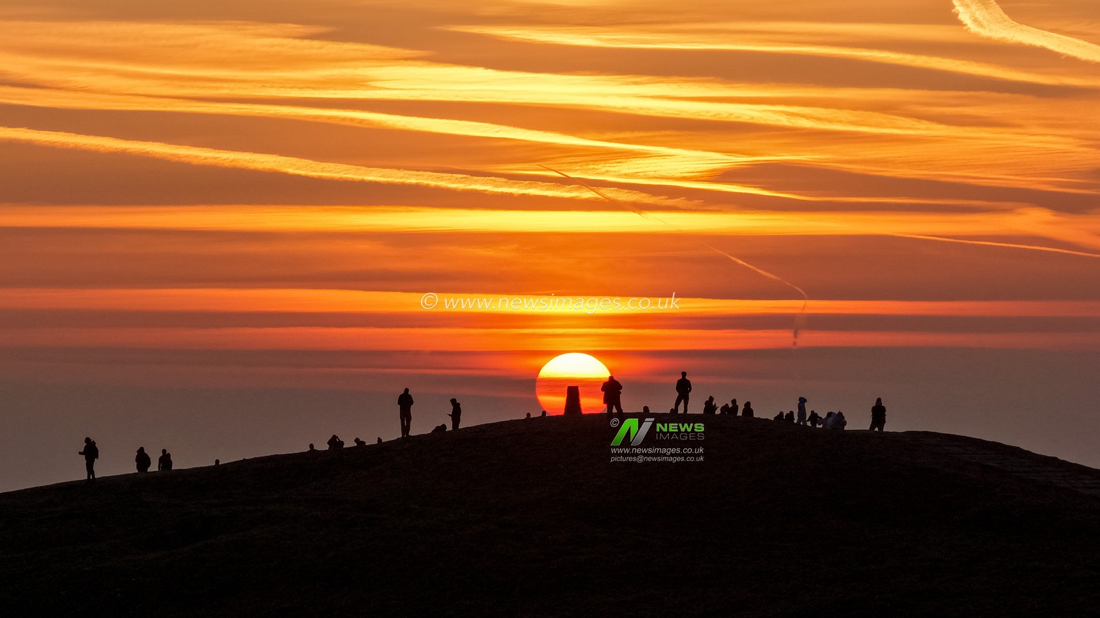 Sunrise hikers walk to the summit of Mam Tor as they watch the sunrise and admire the cloud inversion in the Hope Valley at Mam Tor in the Peak District at Mam Tor, Castleton, United Kingdom on 21 March 2026

(Photo by Mark Cosgrove/News Images)