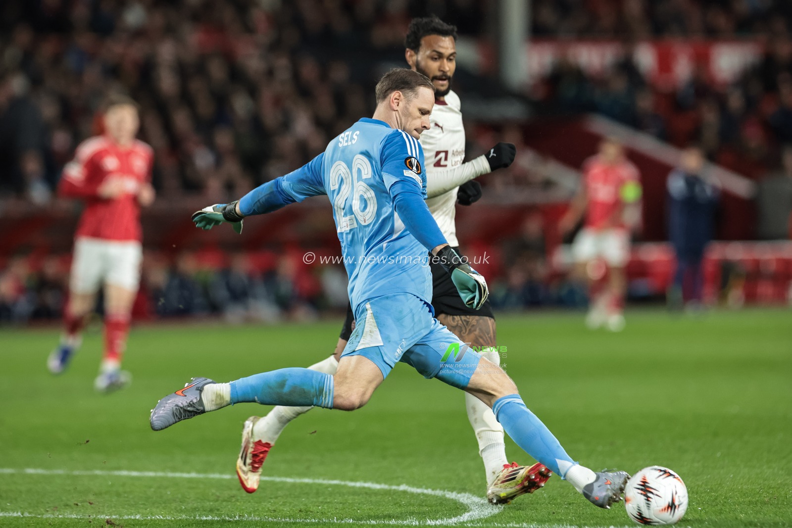 Nottingham Forest goalkeeper Matz Sels clears the ball up field during the UEFA Europa League Last 16 match Nottingham Forest vs FC Midtjylland at City Ground, Nottingham, United Kingdom on 12 March 2026

(Photo by Alfie Cosgrove/News Images)
