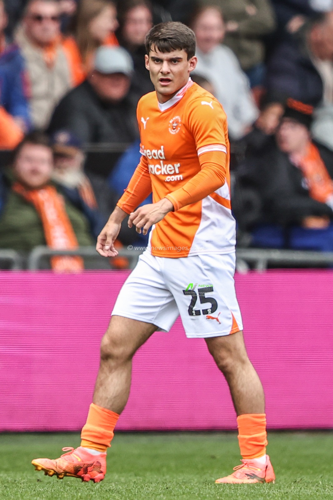 Rob Apter of Blackpool during the Sky Bet League 1 match Blackpool vs Wrexham at Bloomfield Road, Blackpool, United Kingdom, 21st April 2025

(Photo by Alfie Cosgrove/News Images)