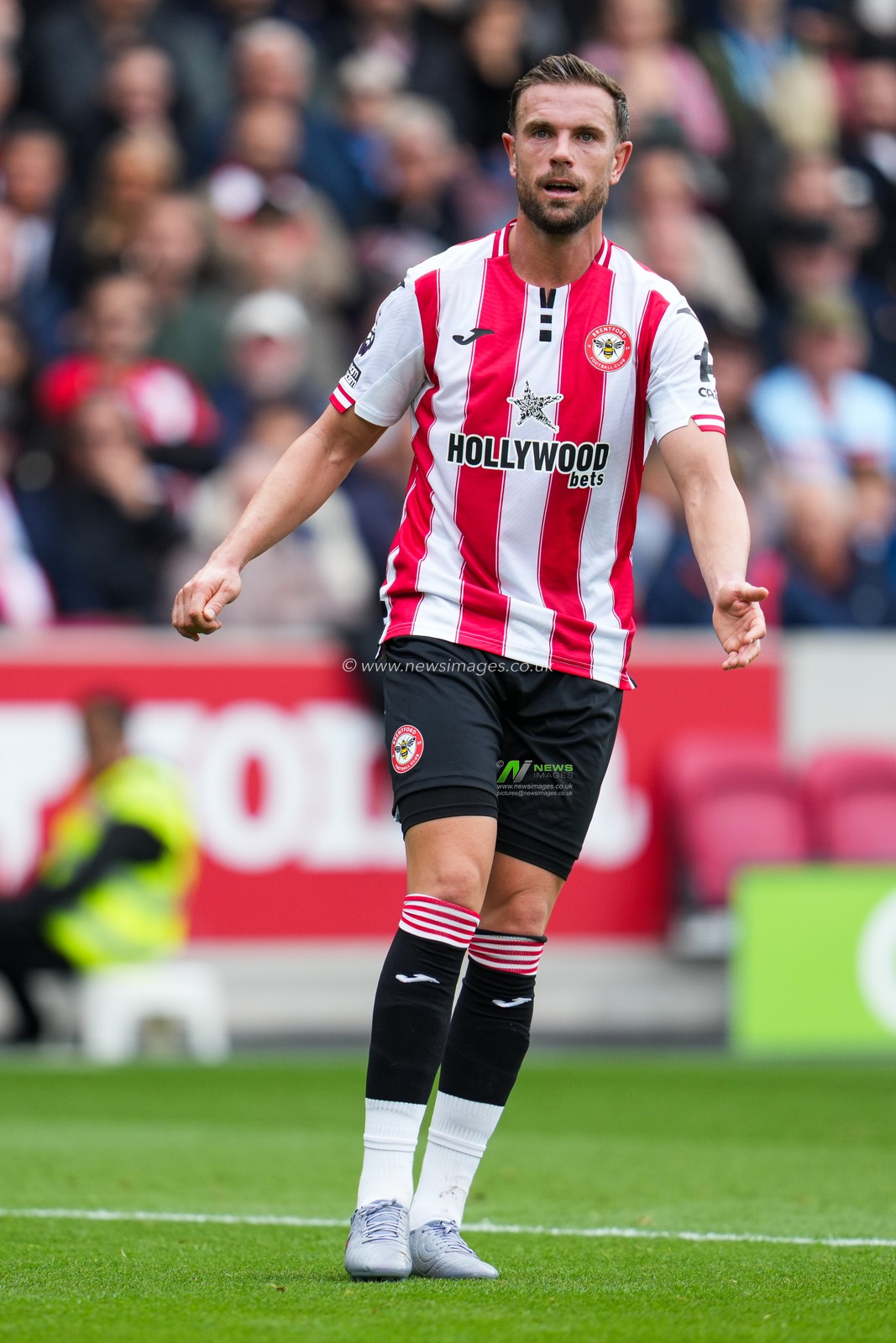 Jordan Henderson of Brentford during the Premier League match Brentford vs Manchester United at The Gtech Community Stadium, London, United Kingdom, 27th September 2025

(Photo by Harvey Murphy/News Images)