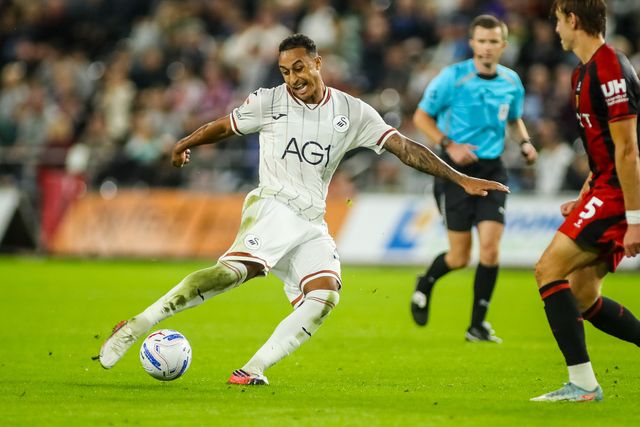 Adam Idah of Swansea City has a shot on goal during the Sky Bet Championship match Swansea City vs Watford at Swansea.com Stadium, Swansea, United Kingdom on 01 September 2026

(Photo by Andrew Lewis/News Images)