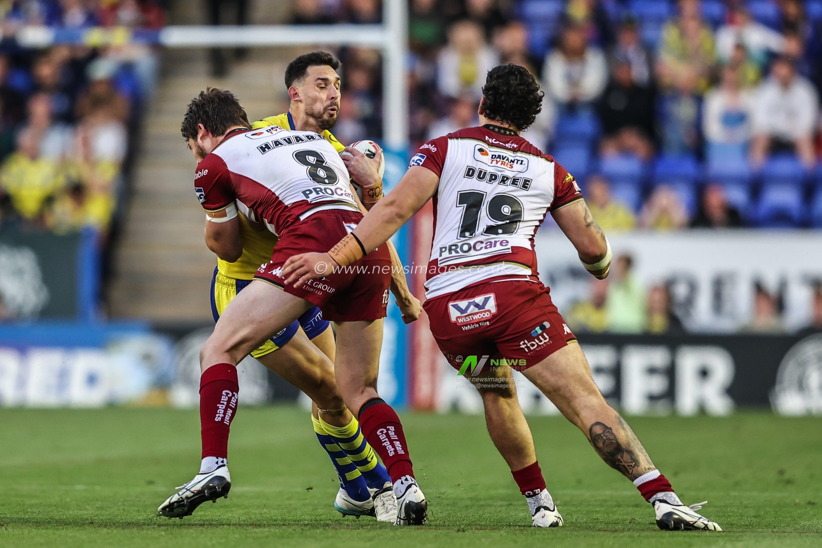 Ryan Matterson of Warrington Wolves is tackled during the Betfred Super League round 21 match Warrington Wolves vs Wigan Warriors at Halliwell Jones Stadium, Warrington, United Kingdom, 8th August 2025

(Photo by Alfie Cosgrove/News Images)