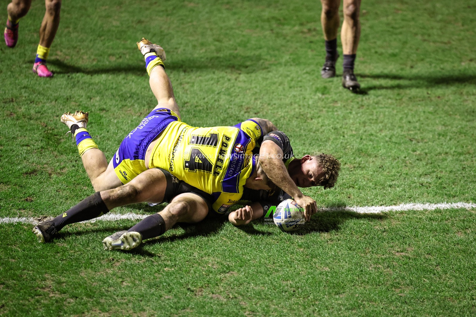 Matthieu Laguerre of Catalan Dragons goes over for a try during the Betfred Super League Round 2 match Warrington Wolves vs Catalans Dragons at Luke Littler Stadium, Warrington, United Kingdom, 21st February 2025

(Photo by Mark Cosgrove/News Images)