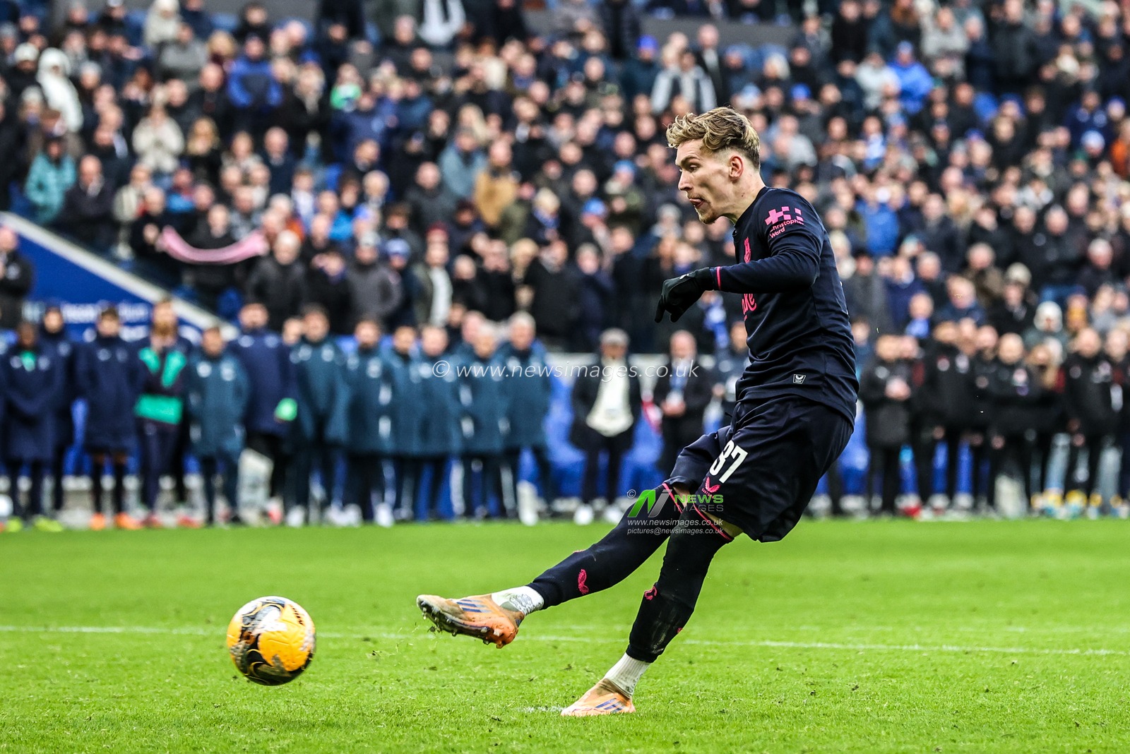 James Garner of Everton misses his penalty during the Emirates FA Cup Third Round match Everton vs Sunderland at Hill Dickinson Stadium, Liverpool, United Kingdom, 10th January 2026

(Photo by Alfie Cosgrove/News Images)