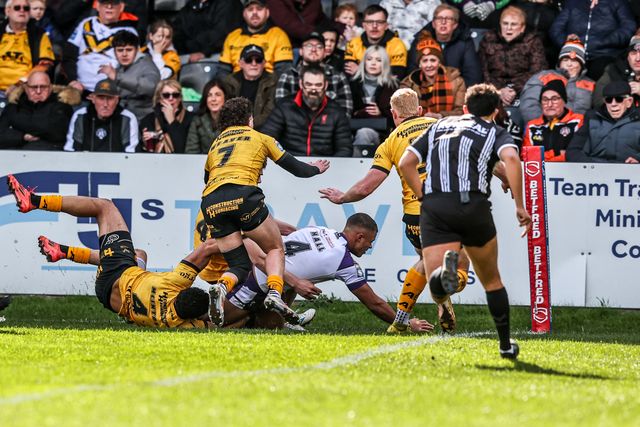 Corey Hall of Wakefield Trinity goes over for a try during the Betfred Super League round 7 match Castleford Tigers vs Wakefield Trinity at OneBore Stadium, Castleford, Untied Kingdom on 05 April 2026

(Photo by Alfie Cosgrove/News Images)