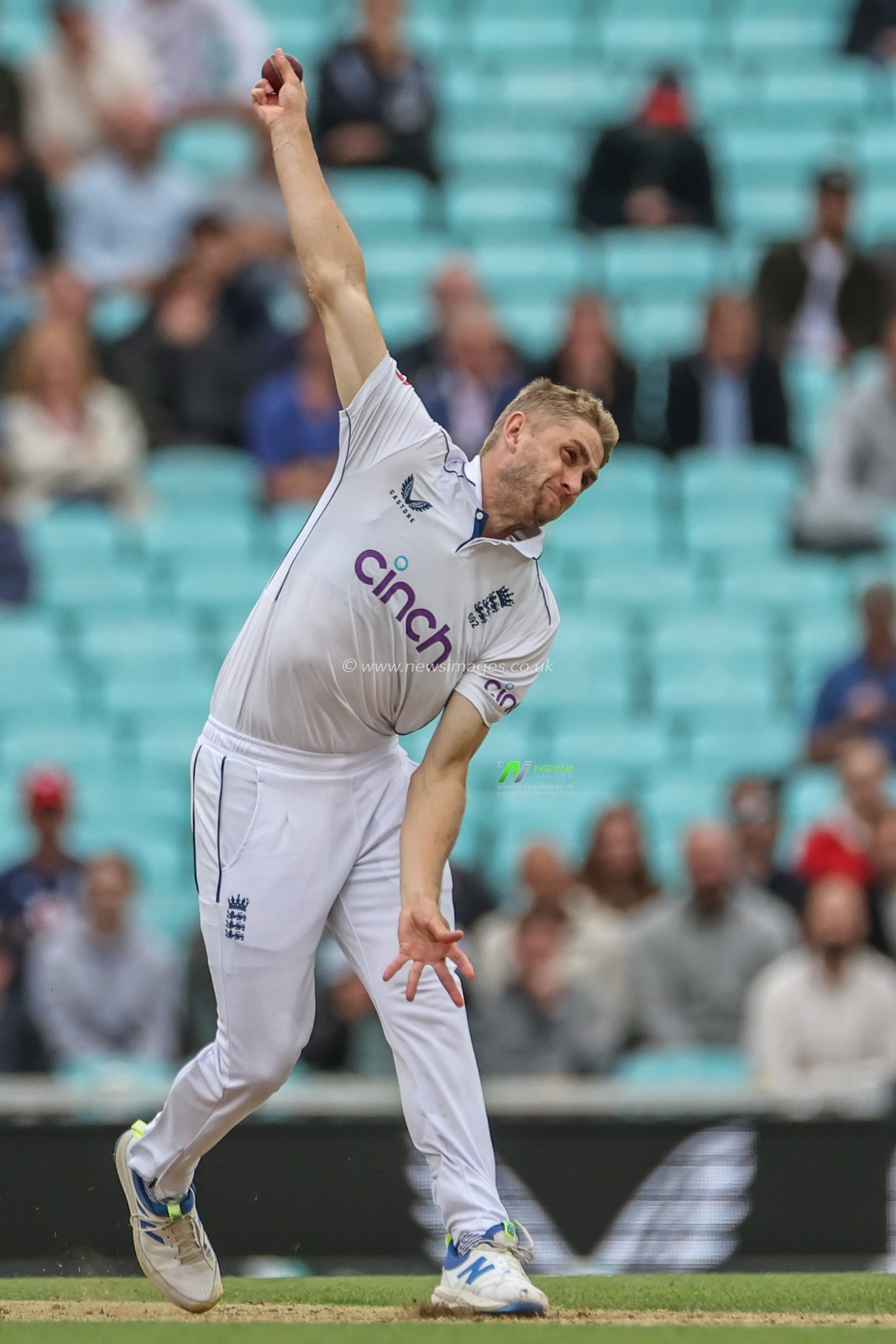 Olly Stone of England delivers the ball during the 3rd Rothesay Test Match Day Four England v Sri Lanka at The Kia Oval, London, United Kingdom, 9th September 2024

(Photo by Mark Cosgrove/News Images)