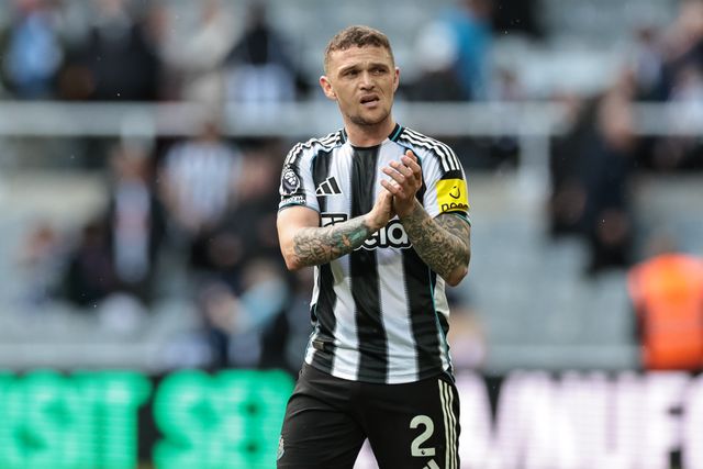 Kieran Trippier of Newcastle Untied applauds the fans after the final whistle during the Premier League match Newcastle Untied vs Bournemouth at St. James's Park, Newcastle, United Kingdom on 18 April 2026

(Photo by Mark Cosgrove/News Images)