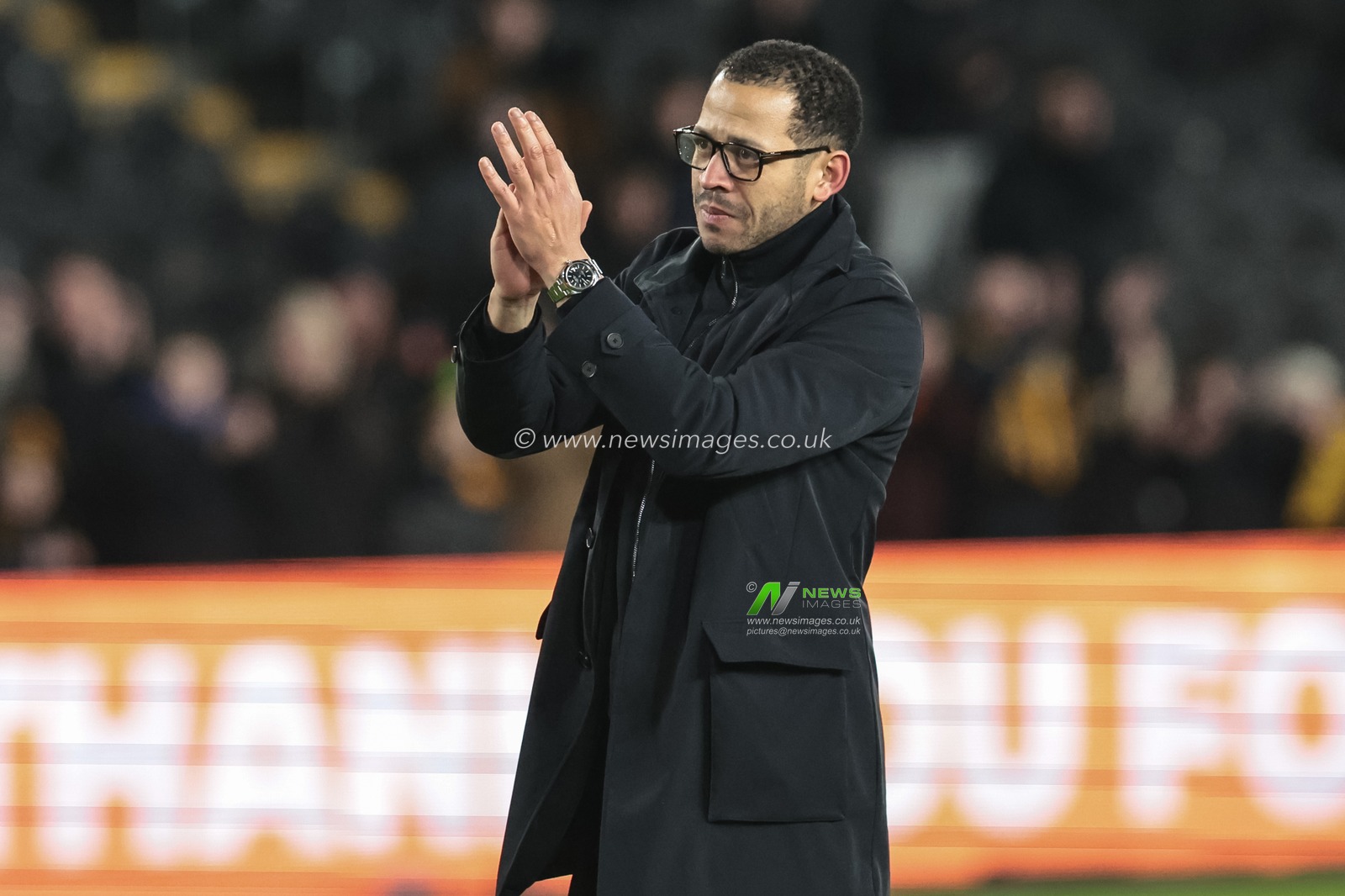 Liam Rosenior manager of Chelsea applauds the fans during the Emirates FA Cup 4th Round match Hull City vs Chelsea at MKM Stadium, Hull, United Kingdom on 13 February 2026

(Photo by Mark Cosgrove/News Images)
