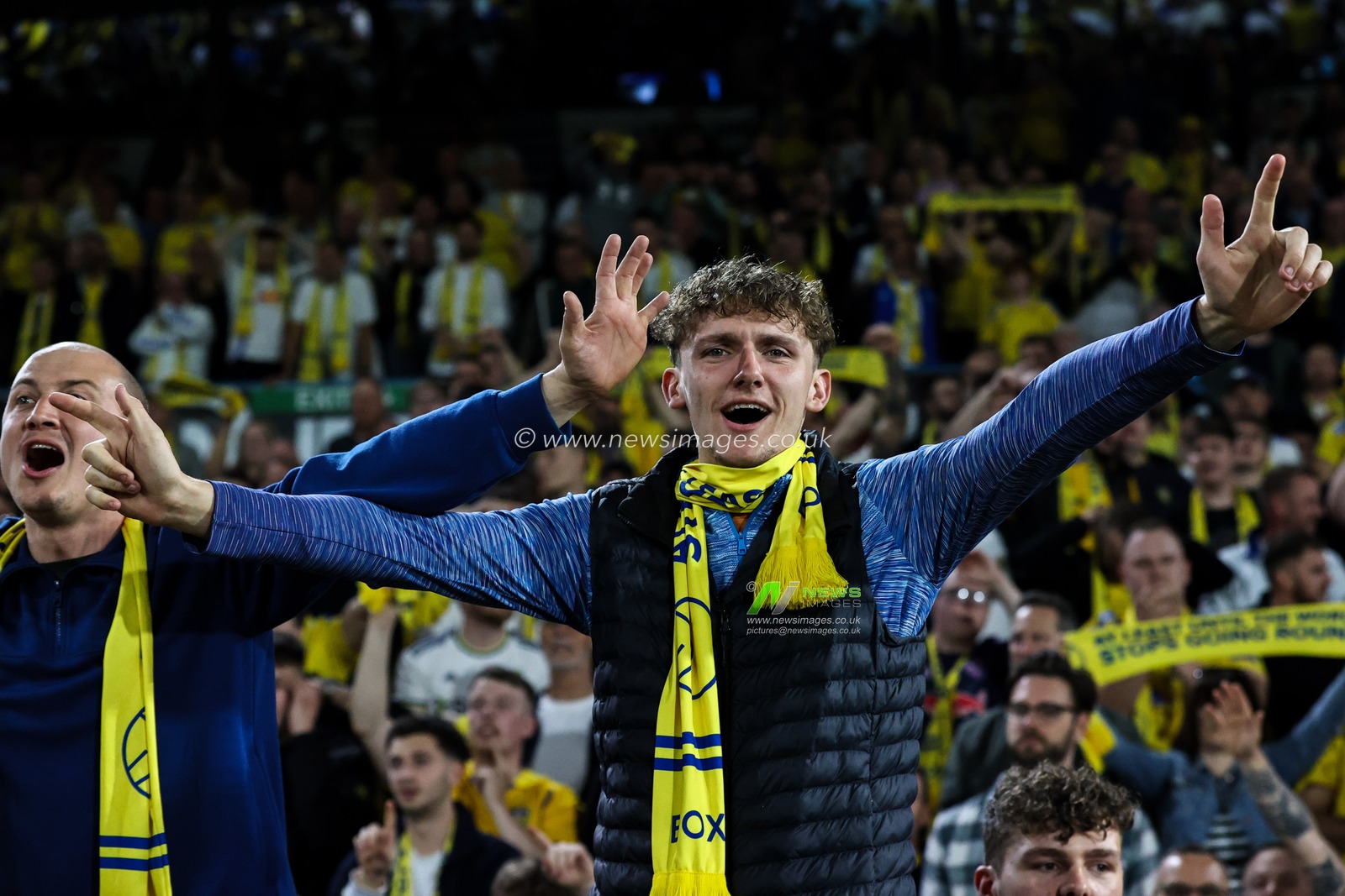 Leeds United fans celebrate promotion to the Premier League after the Sky Bet Championship match Leeds United vs Bristol City at Elland Road, Leeds, United Kingdom, 28th April 2025

(Photo by Alfie Cosgrove/News Images)