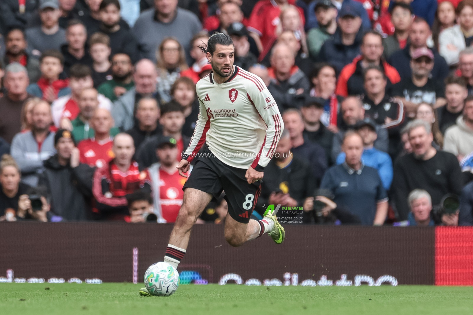 Dominik Szoboszlai of Liverpool breaks with the ball during the Premier League match Manchester United vs Liverpool at Old Trafford, Manchester, United Kingdom on 03 May 2026

(Photo by Mark Cosgrove/News Images)