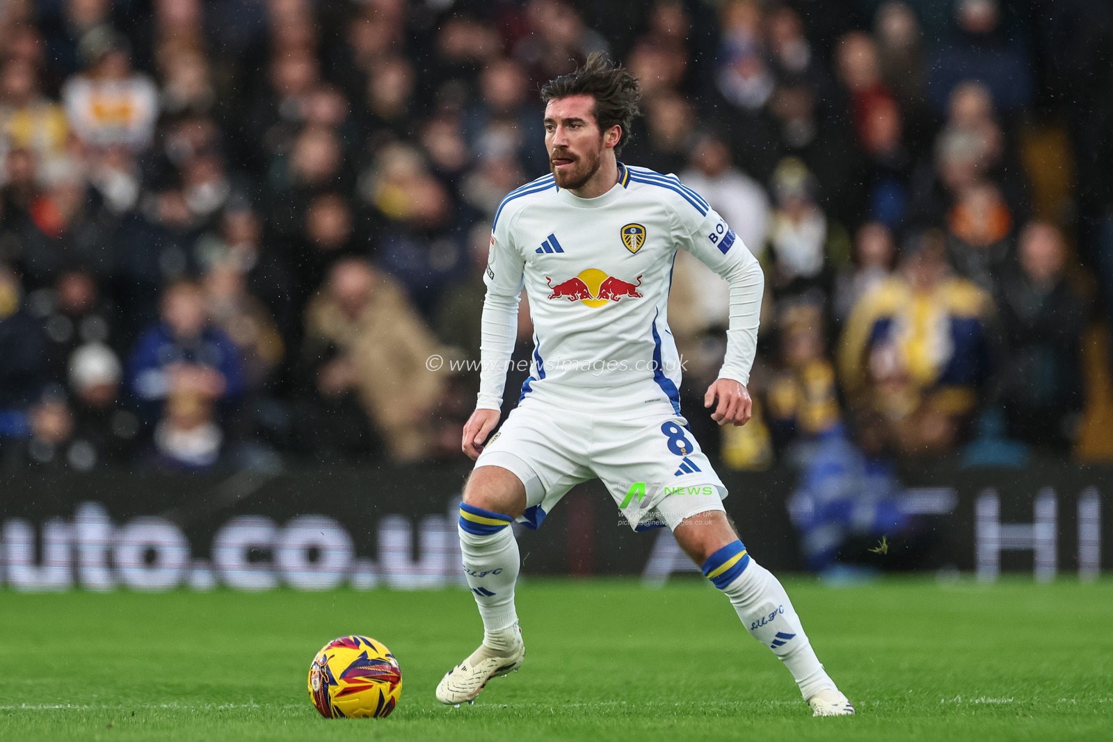 Joe Rothwell of Leeds United with the ball during the Sky Bet Championship match Leeds United vs Blackburn Rovers at Elland Road, Leeds, United Kingdom, 1st January 2025

(Photo by Mark Cosgrove/News Images)