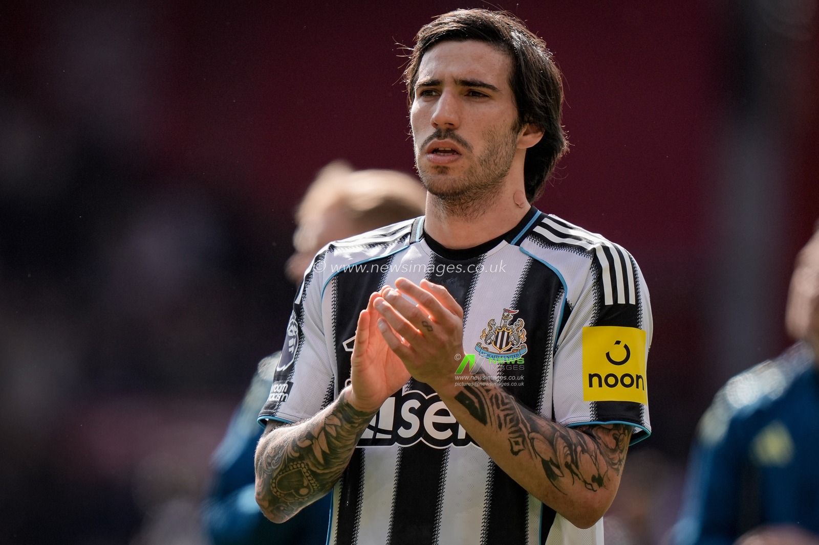 Sandro Tonali of Newcastle United applauds the fans after the final whistle  during the Premier League match Nottingham Forest vs Newcastle Untied at City Ground, Nottingham, United Kingdom on 10 May 2026

(Photo by Maynard Manyowa/News Images)