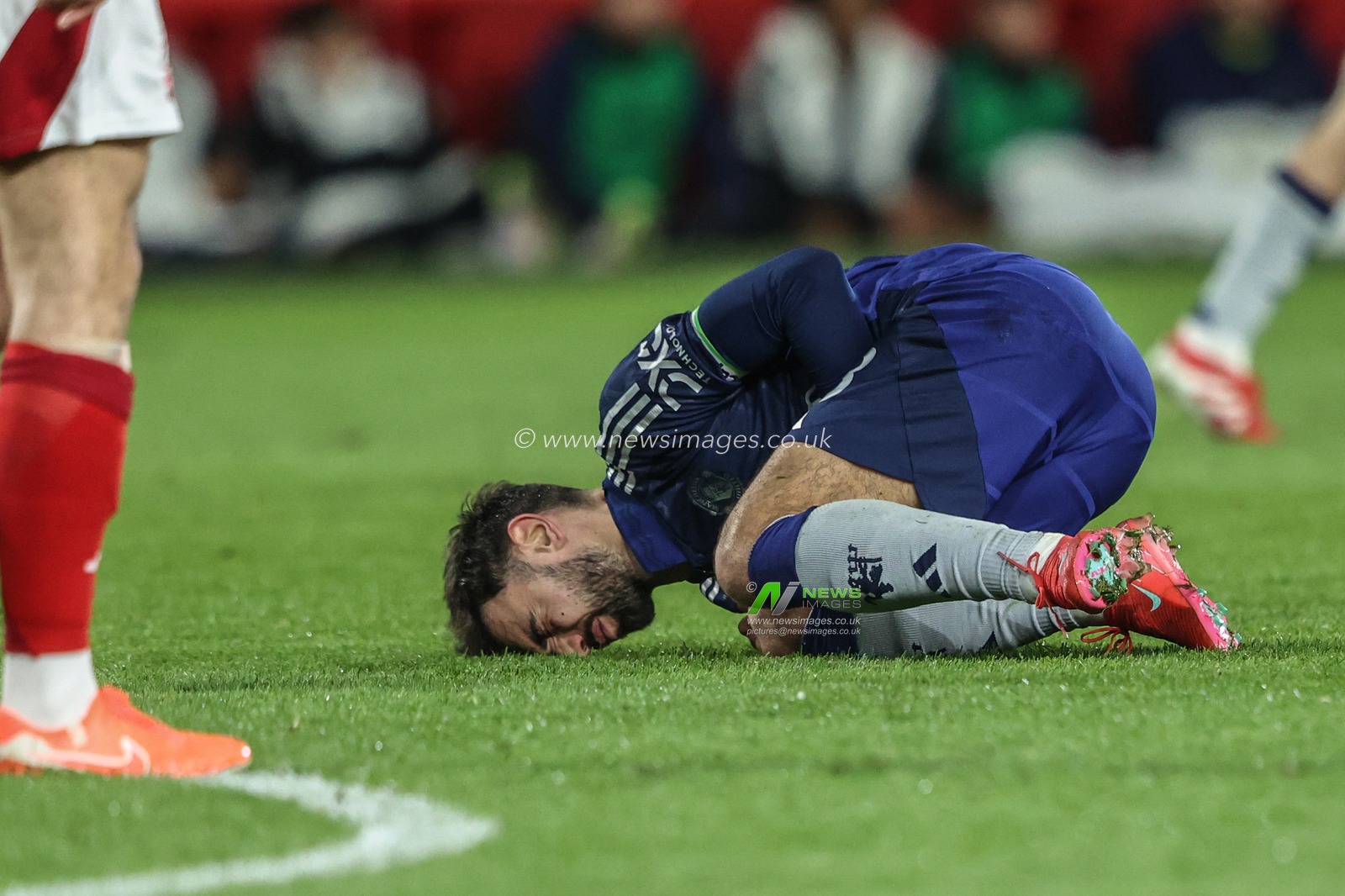 Bruno Fernandes of Manchester United goes down with an injury during the Premier League match Nottingham Forest vs Manchester United at City Ground, Nottingham, United Kingdom, 1st April 2025

(Photo by Alfie Cosgrove/News Images)