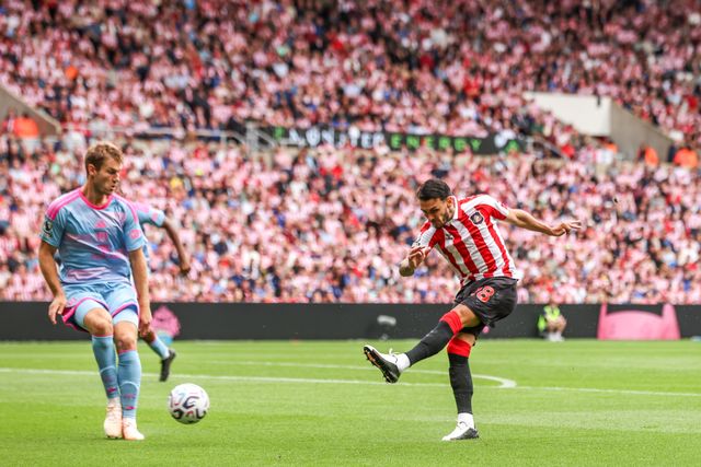 Enzo Le Fee of Sunderland takes a shot on goal during the Premier League match Sunderland vs Fulham at Stadium Of Light, Sunderland, United Kingdom on 30 August 2026

(Photo by Alfie Cosgrove/News Images)