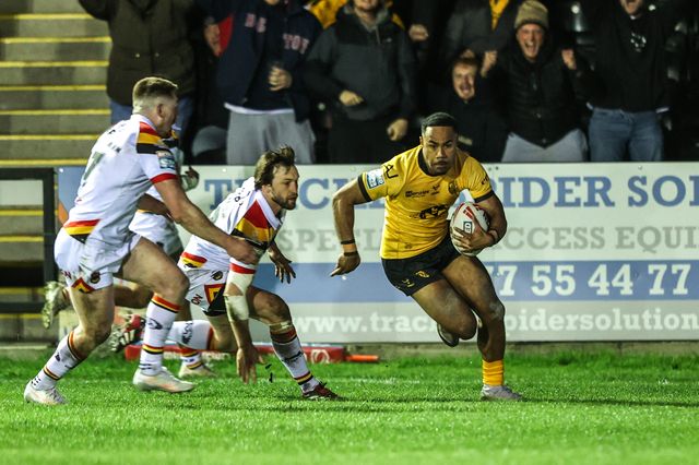 Jason Qareqare of Castleford Tigers goes over for a try during the Betfred Super League round 6 match Castleford Tigers vs Bradford Bulls at OneBore Stadium, Castleford, Untied Kingdom on 26 March 2026

(Photo by Alfie Cosgrove/News Images)