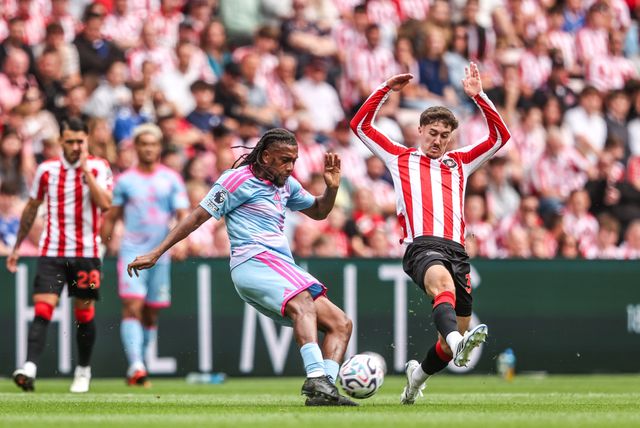 Trai Hume of Sunderland blocks a pass from Alex Iwobi of Fulham during the Premier League match Sunderland vs Fulham at Stadium Of Light, Sunderland, United Kingdom on 30 August 2026

(Photo by Alfie Cosgrove/News Images)