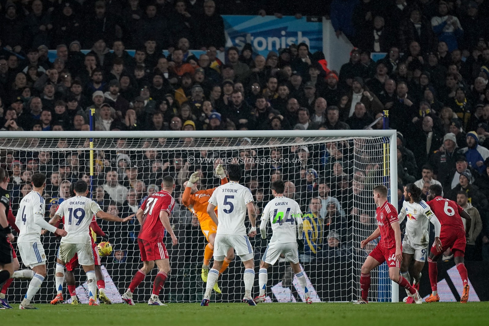 Dominic Calvert-Lewin of Leeds United hits the crossbar during the Premier League match Leeds United vs Nottingham Forest at Elland Road, Leeds, United Kingdom on 06 February 2026

(Photo by Maynard Manyowa/News Images)