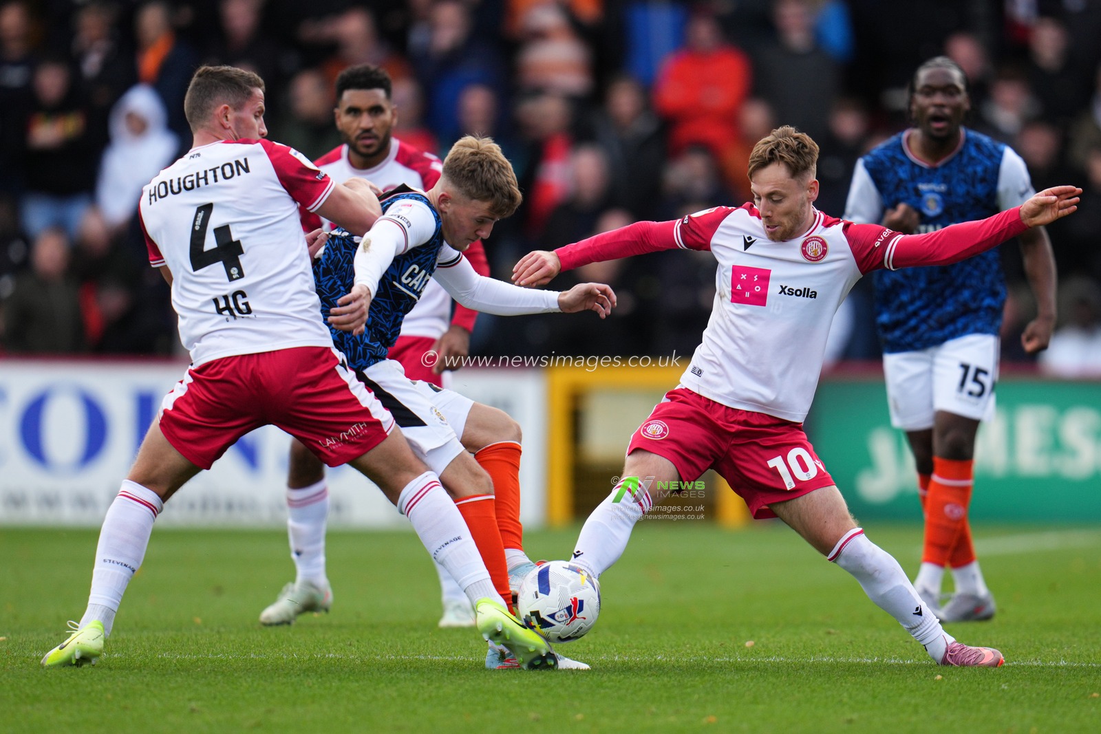 during the Sky Bet League 1 match Stevenage vs Luton Town at Lamex Stadium, Stevenage, United Kingdom, 4th October 2025

(Photo by Harvey Murphy/News Images)