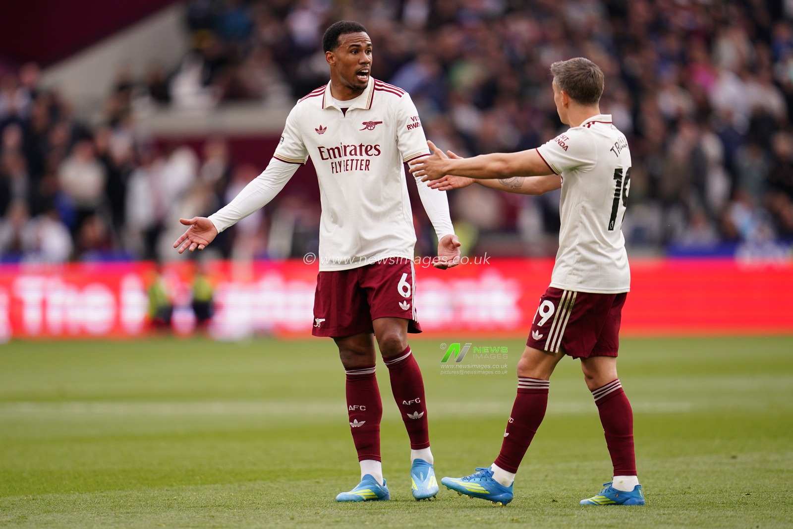 Gabriel of Arsenal and Leandro Trossard of Arsenal during the Premier League match West Ham United vs Arsenal at London Stadium, London, United Kingdom on 10 May 2026

(Photo by Harvey Murphy/News Images)