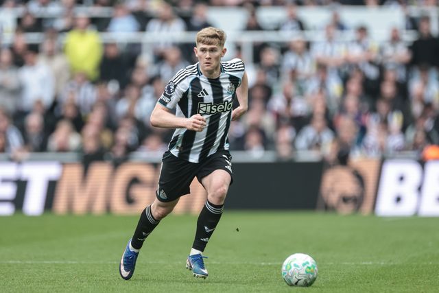 Lewis Hall of Newcastle United breaks with the ball during the Premier League match Newcastle Untied vs Sunderland at St. James's Park, Newcastle, United Kingdom on 22 March 2026

(Photo by Mark Cosgrove/News Images)