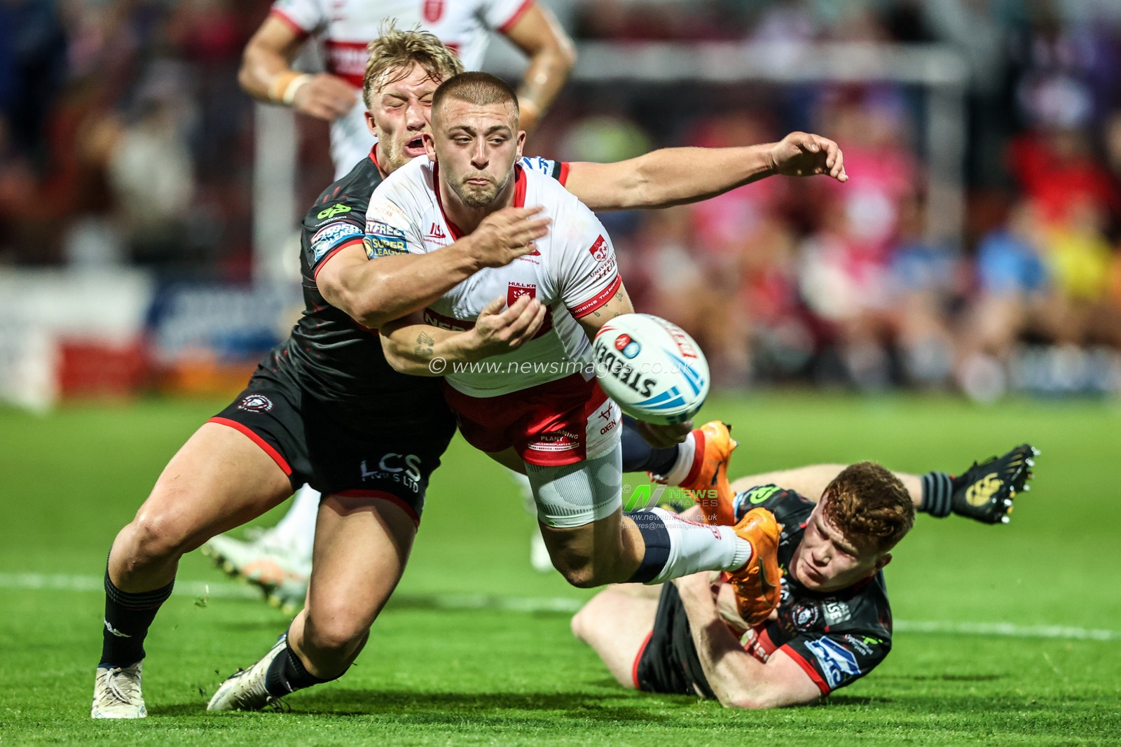 Mikey Lewis of Hull KR passes the ball under pressure during the Betfred Super League round 12 match Hull KR vs Wigan Warriors at Sewell Group Craven Park, Hull, United Kingdom on 21 May 2026

(Photo by Alfie Cosgrove/News Images)