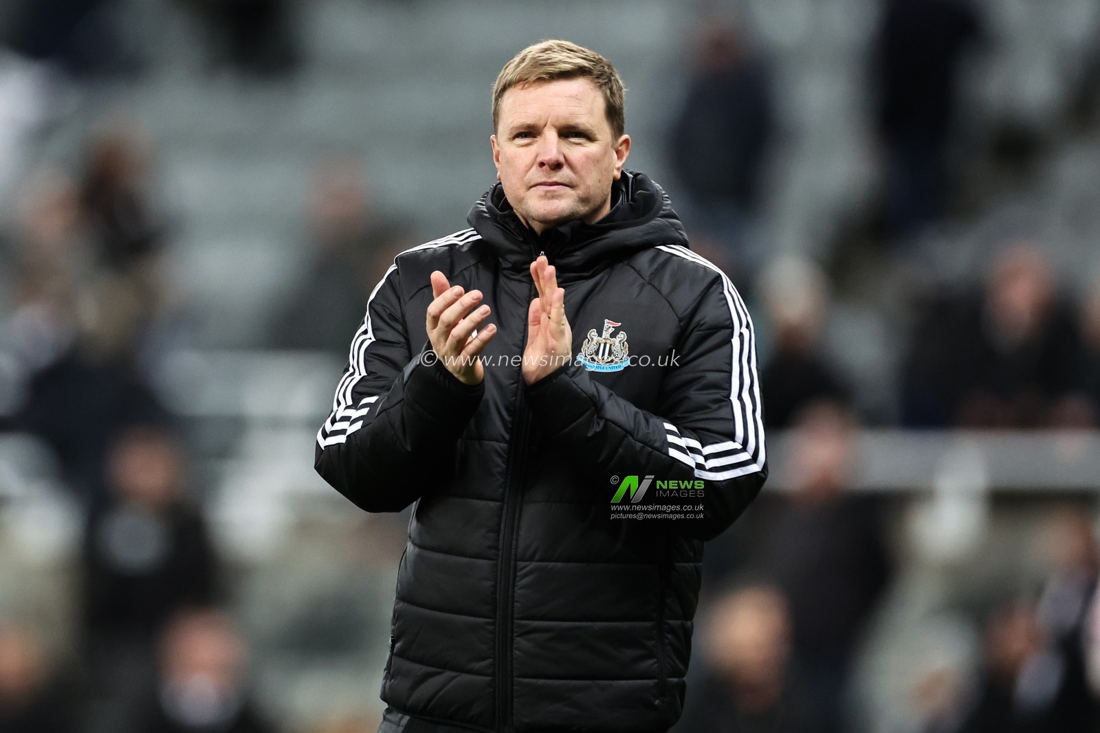 Eddie Howe manager of Newcastle United applauds the home fans after the Carabao Cup Quarter Final Newcastle United vs Brentford at St. James's Park, Newcastle, United Kingdom, 18th December 2024

(Photo by Mark Cosgrove/News Images)