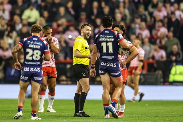 Referee  Liam Moore has a chat with Seth Nikotemo of Wakefield Trinity and Lachlan Lam of Leigh Leopards after an incident on the pitch during the Betfred Super League play-off Eliminator 1 match Leigh Leopards vs Wakefield Trinity at Progress With Unity Stadium, Leigh, United Kingdom, 26th September 2025

(Photo by Alfie Cosgrove/News Images)