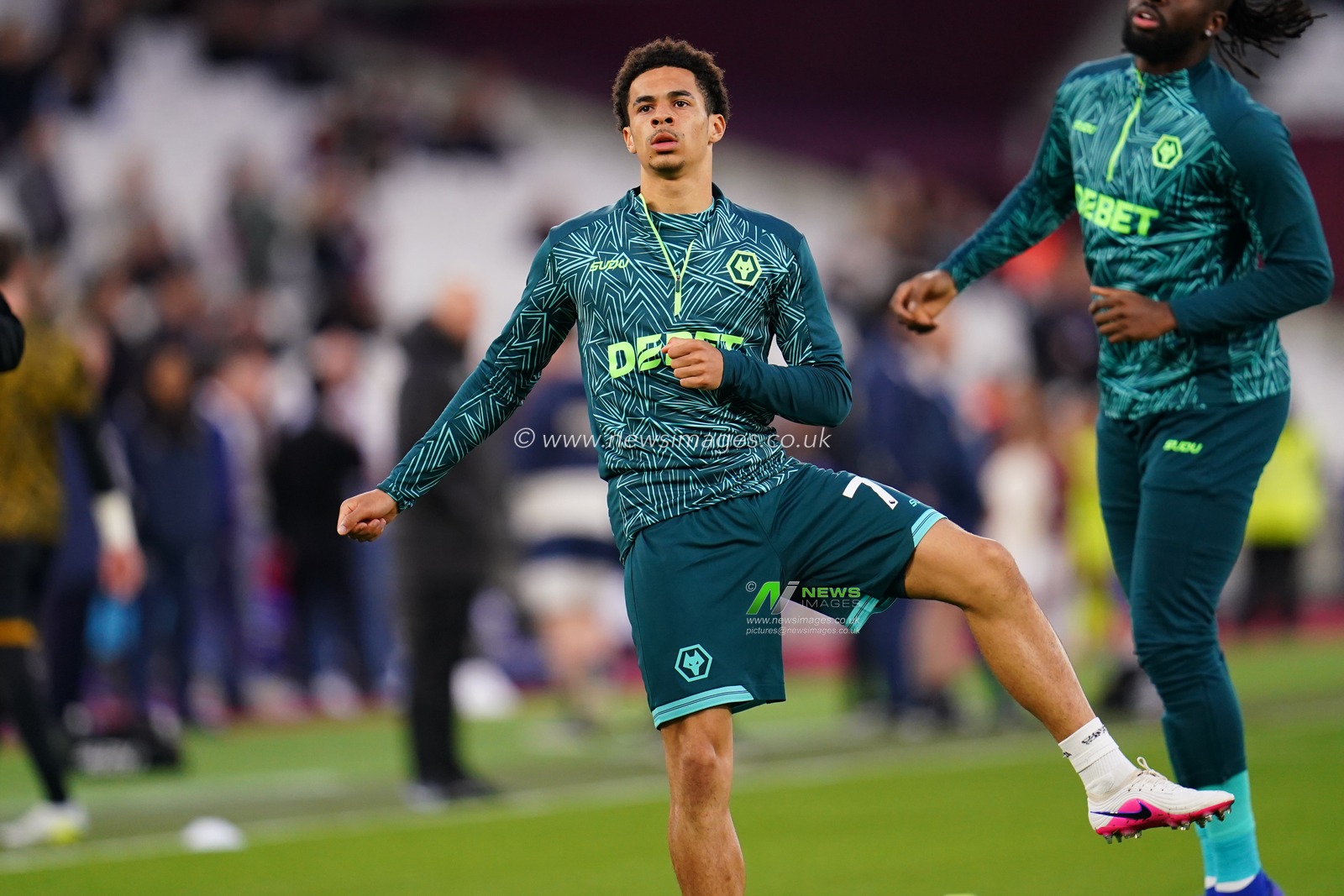 Tom Edozie of Wolverhampton Wanderers warming up during the Premier League match West Ham United vs Wolverhampton Wanderers at London Stadium, London, United Kingdom on 10 April 2026

(Photo by Harvey Murphy/News Images)