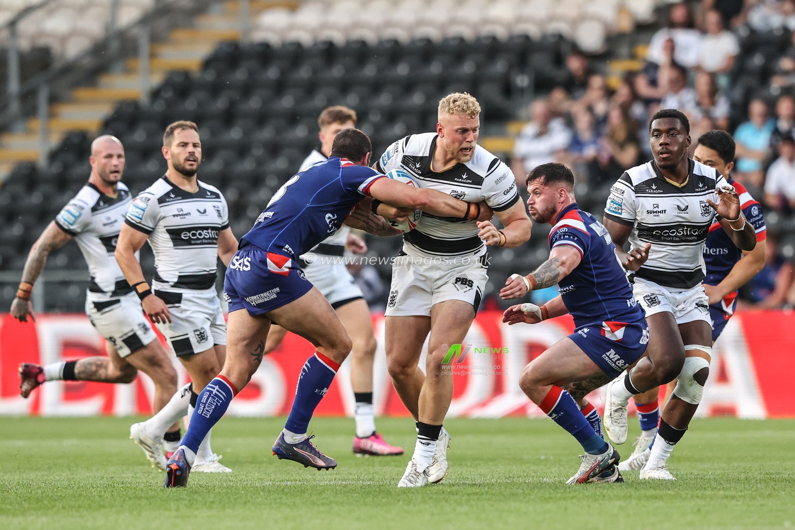 Jack Ashworth of Hull FC during the Betfred Super League round 18 match Hull FC vs Wakefield Trinity at MKM Stadium, Hull, United Kingdom, 10th July 2025

(Photo by Alfie Cosgrove/News Images)