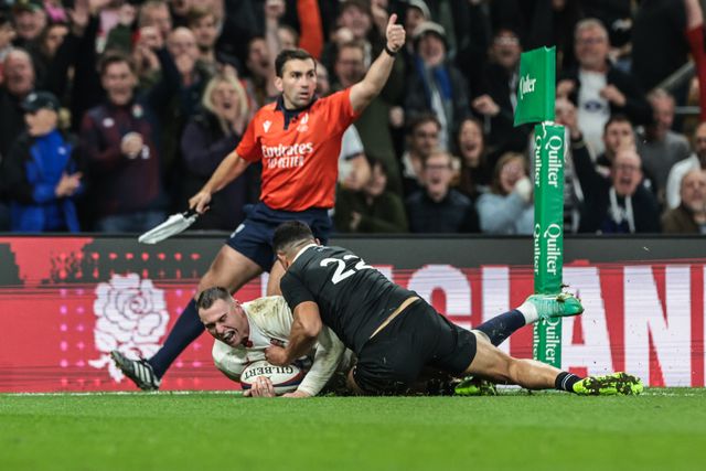 Tom Roebuck of England goes over for a try during the Quilter Nations Series 2025 match England vs New Zealand at Allianz Stadium, Twickenham, United Kingdom, 15th November 2025

(Photo by Mark Cosgrove/News Images)

*** GER AUT SUI OUT ***