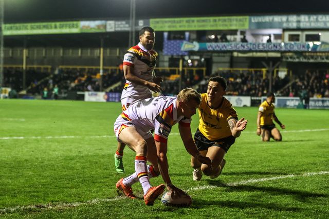 Luke Hooley of Bradford Bulls goes over for a try during the Betfred Super League round 6 match Castleford Tigers vs Bradford Bulls at OneBore Stadium, Castleford, Untied Kingdom on 26 March 2026

(Photo by Alfie Cosgrove/News Images)