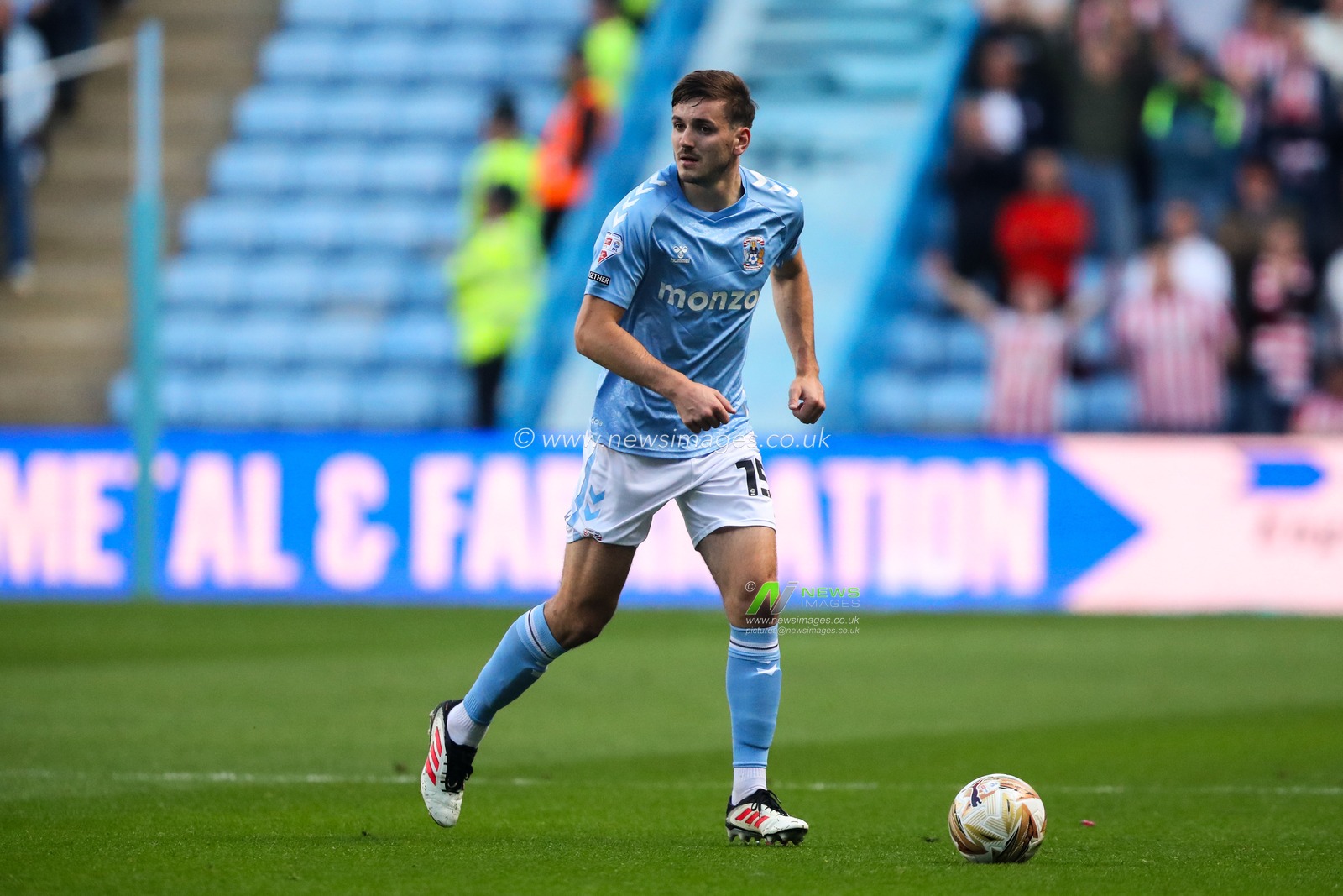 Liam Kitching of Coventry City in action during the Sky Bet Championship Palyoff Semi-final match Coventry City vs Sunderland at Coventry Building Society Arena, Coventry, United Kingdom, 9th May 2025

(Photo by Gareth Evans/News Images)