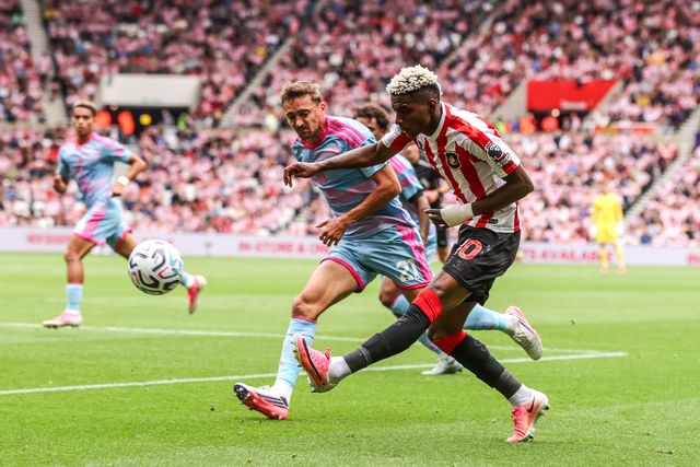 Nilson Angulo of Sunderland crosses the ball into the box during the Premier League match Sunderland vs Fulham at Stadium Of Light, Sunderland, United Kingdom on 30 August 2026

(Photo by Alfie Cosgrove/News Images)